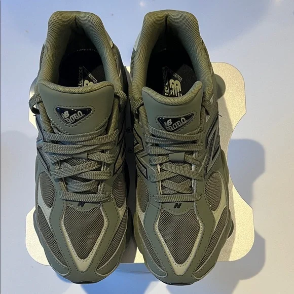 New Balance 9060 Olivine green Sneakers unisex Men's size 7 / US Women’s 8.5 - Picture 2 of 6